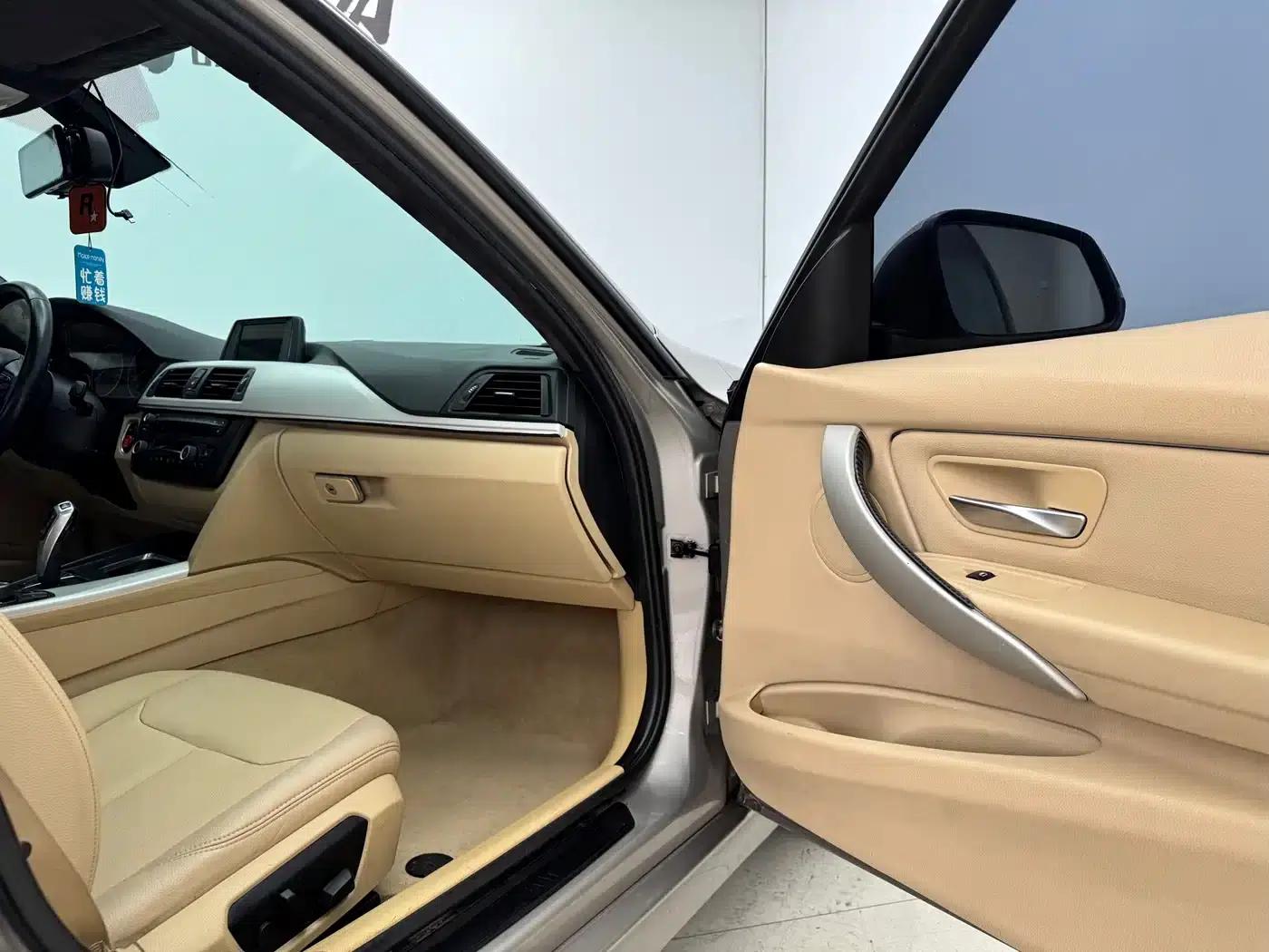 BMW 3 Series 2015 320i Fashion Edition — миниатюра 12