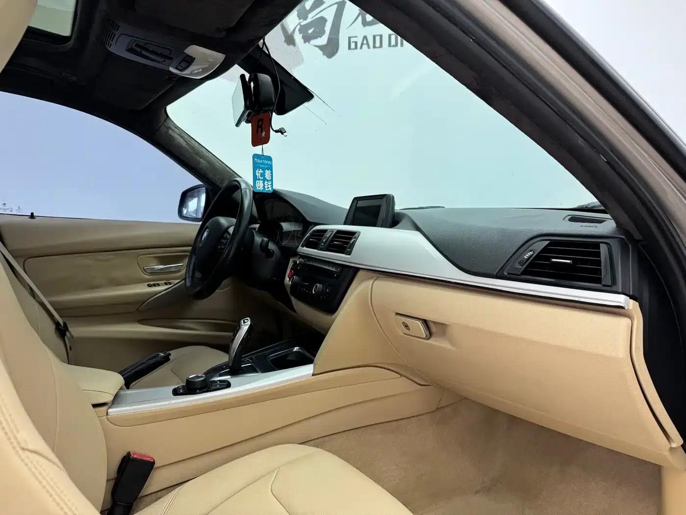 BMW 3 Series 2015 320i Fashion Edition — миниатюра 13