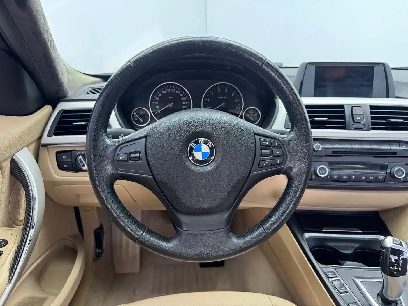 BMW 3 Series 2015 320i Fashion Edition — миниатюра 16