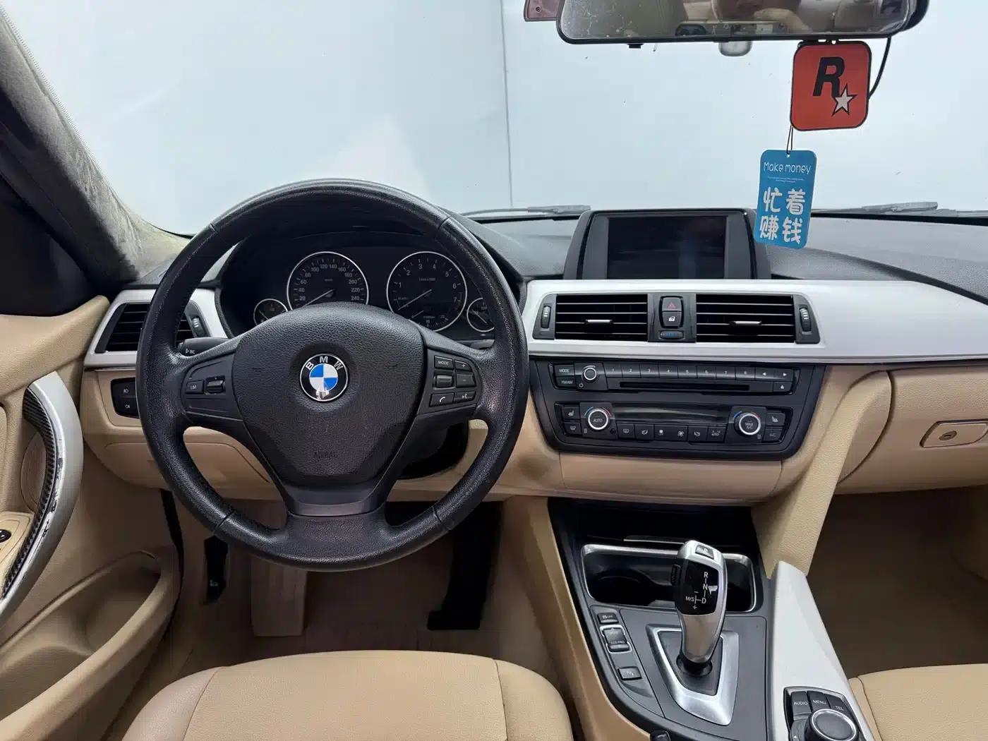 BMW 3 Series 2015 320i Fashion Edition — миниатюра 17
