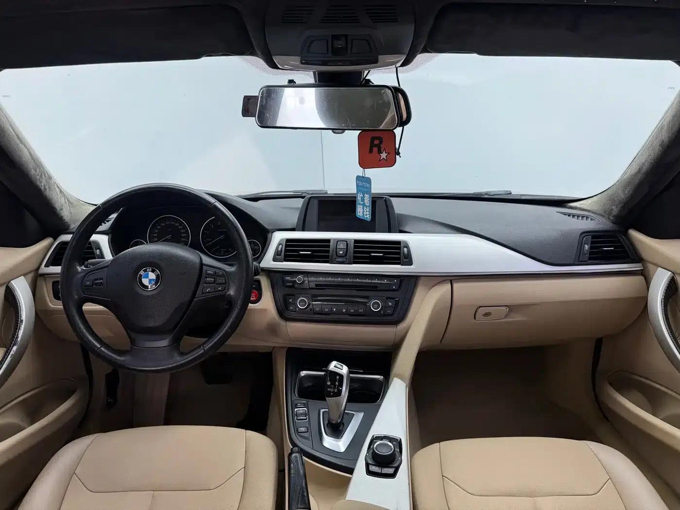 BMW 3 Series 2015 320i Fashion Edition — миниатюра 18