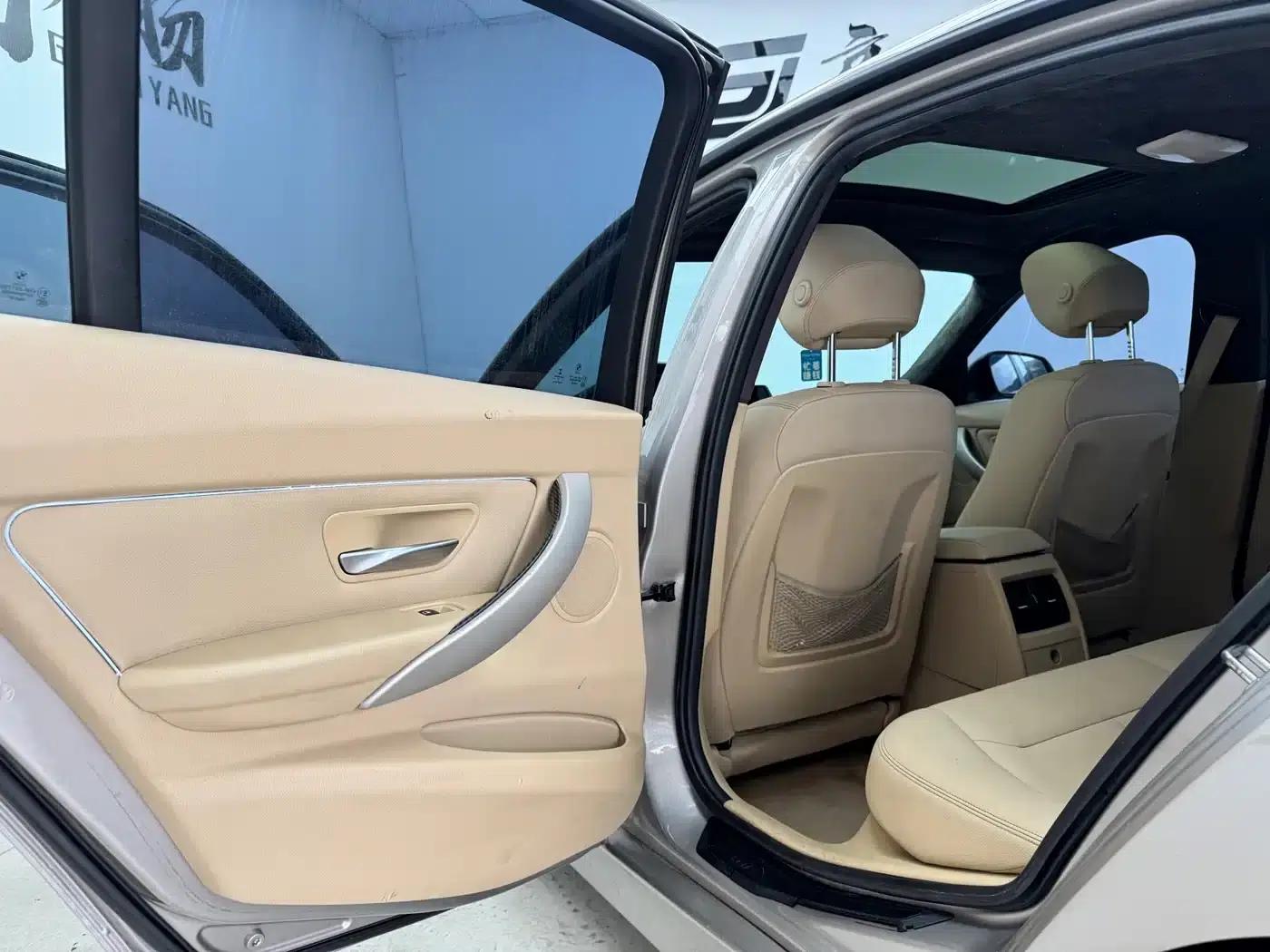 BMW 3 Series 2015 320i Fashion Edition — миниатюра 9