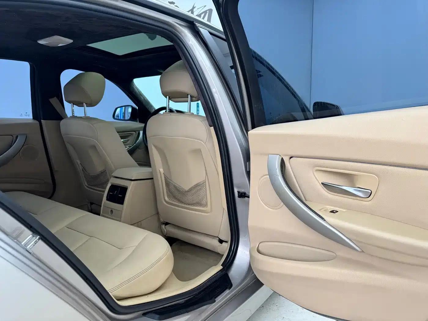 BMW 3 Series 2015 320i Fashion Edition — миниатюра 10