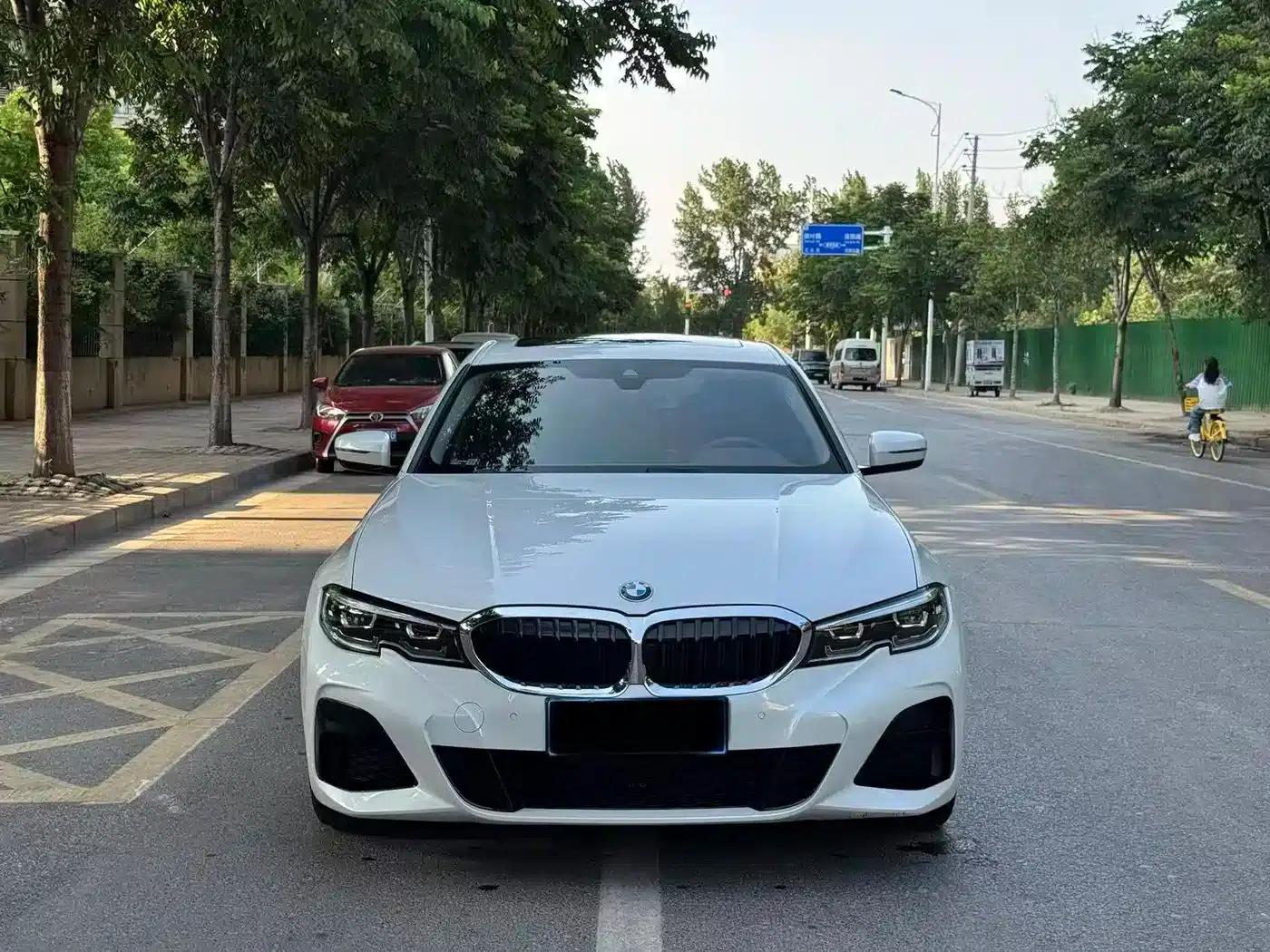 2022 BMW 3 Series 325Li M Sport Package — миниатюра 1