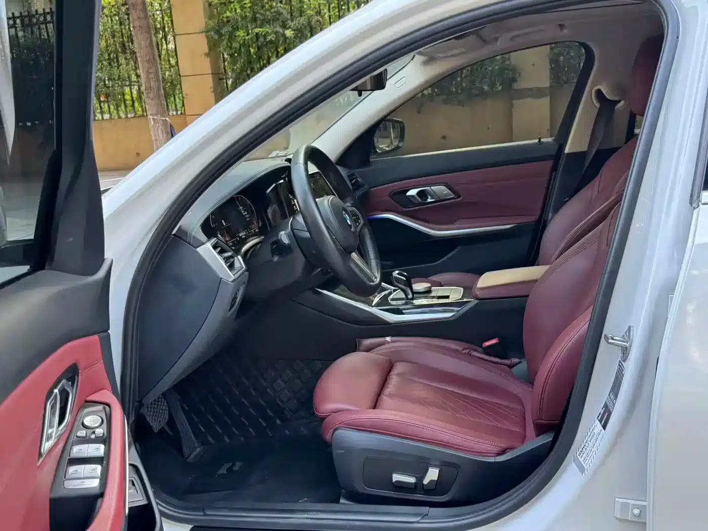 2022 BMW 3 Series 325Li M Sport Package — миниатюра 7
