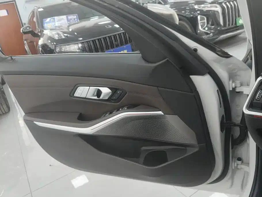 2020 BMW 3 Series 325Li M Sport Package — миниатюра 7