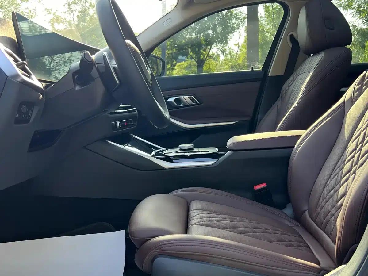 2023 BMW 3 Series 320Li M Sport Package — миниатюра 12