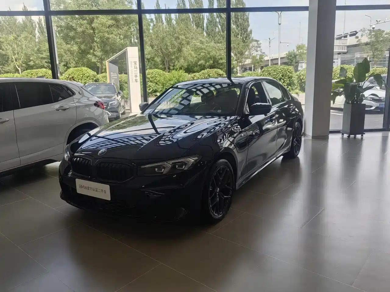 2025 BMW 3 Series 330i M Sport Shadow Edition — миниатюра 1