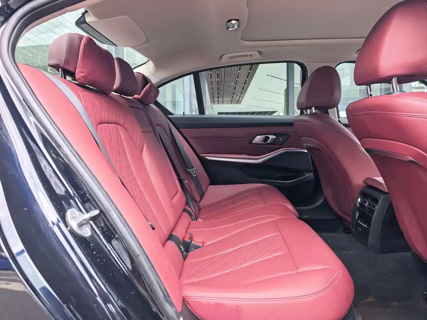 2025 BMW 3 Series 330i M Sport Shadow Edition — миниатюра 4