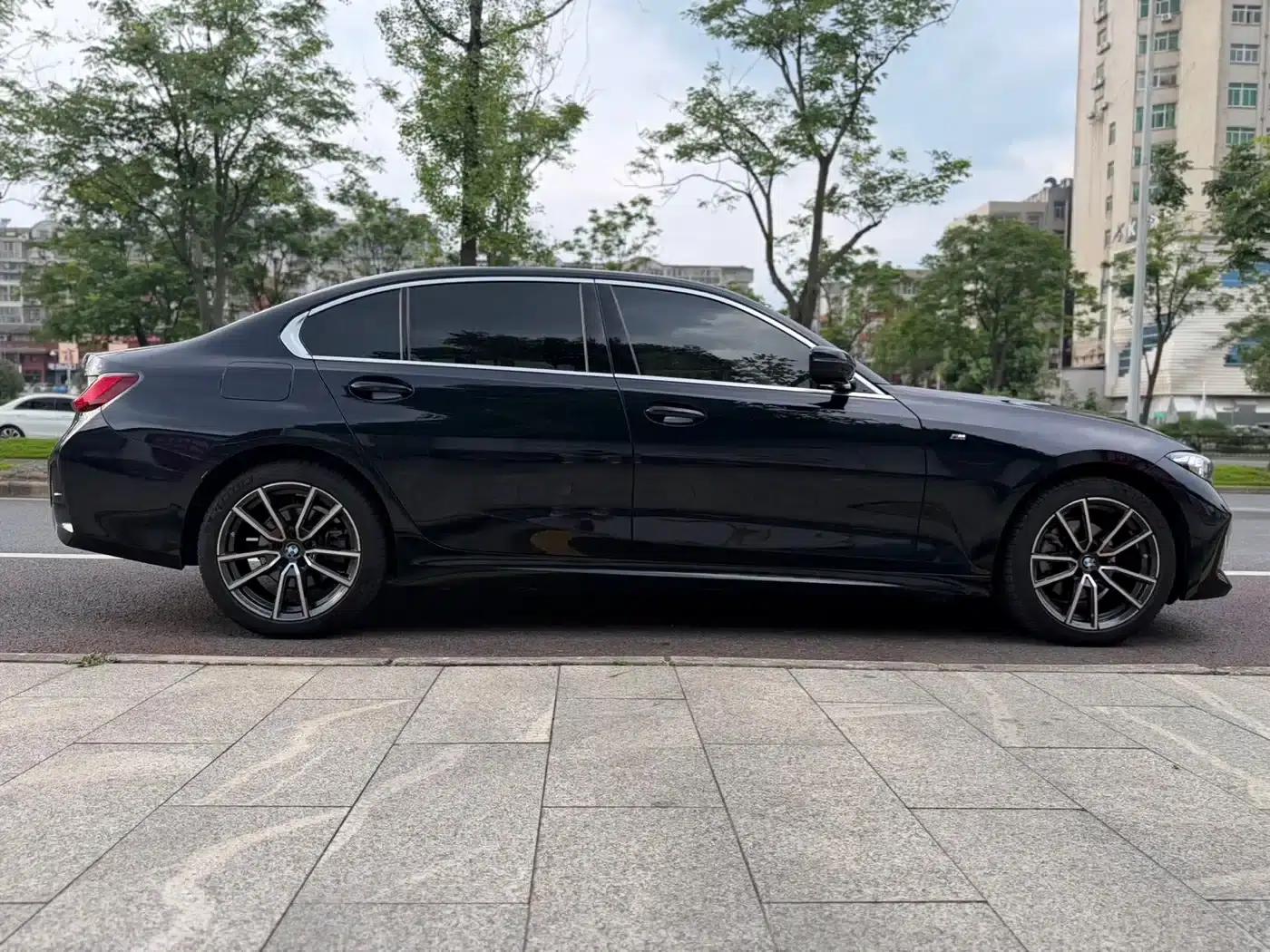 2023 BMW 3 Series 320Li M Sport Package — миниатюра 8