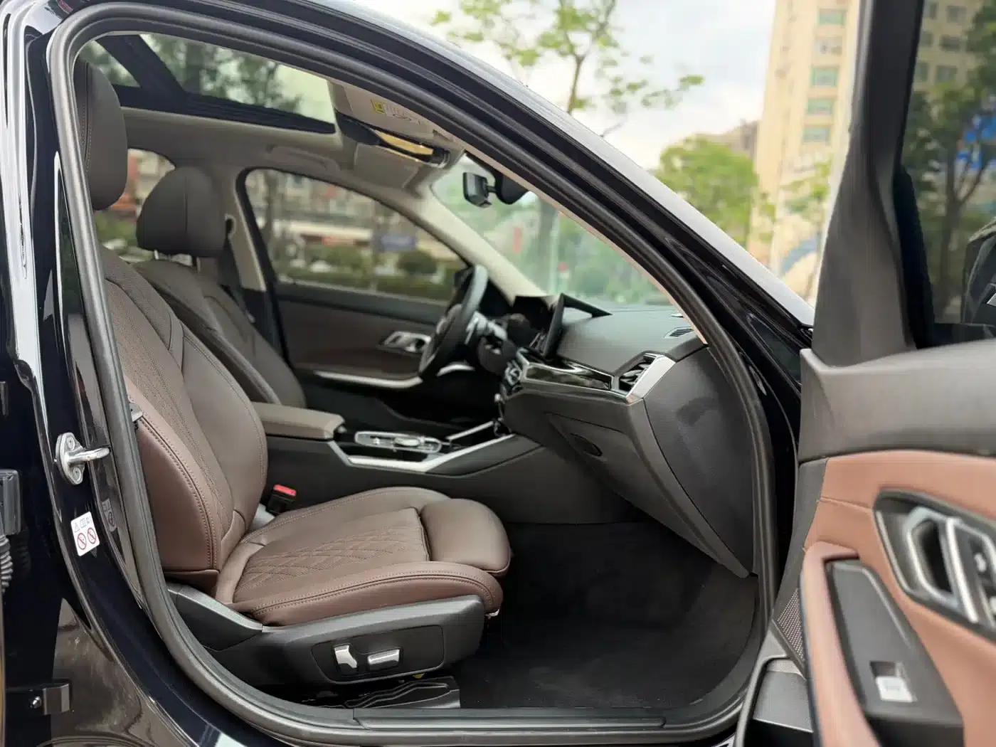2023 BMW 3 Series 320Li M Sport Package — миниатюра 10