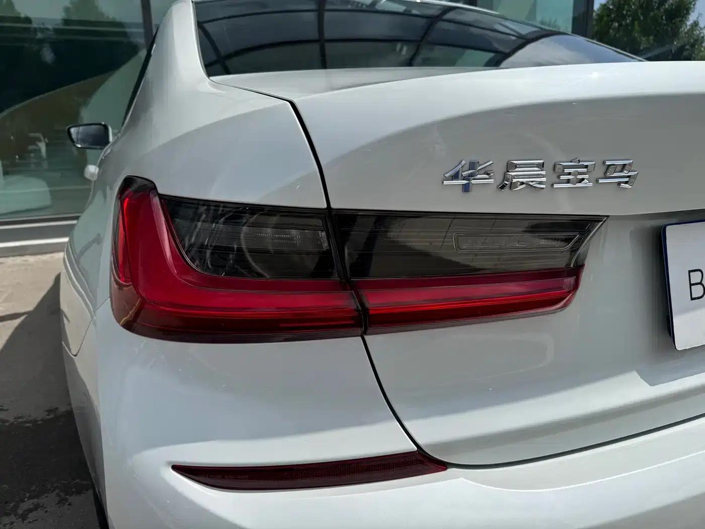 2020 BMW 3 Series 325Li M Sport Package — миниатюра 24