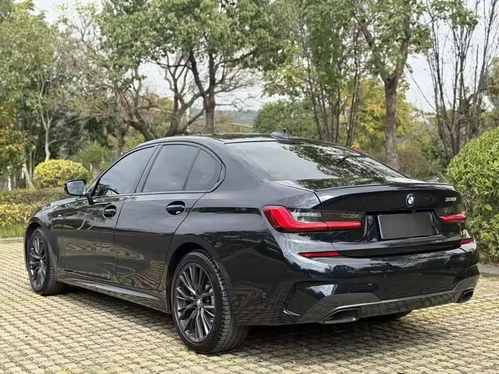 2020 BMW 3 Series 330i M Sport Shadow Edition — миниатюра 13