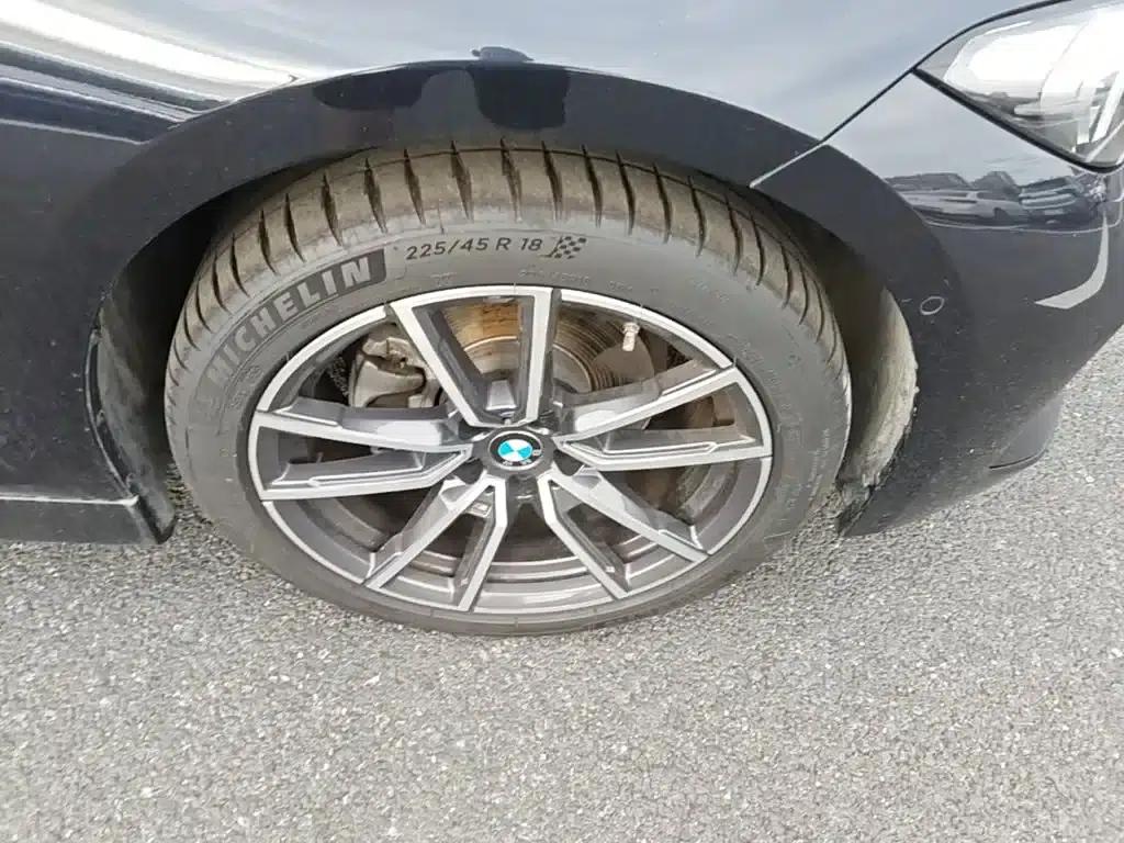 2025 BMW 3 Series 325i M Sport Package — миниатюра 14