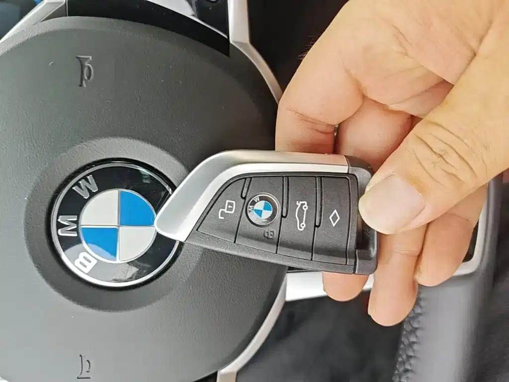 2025 BMW 3 Series 325i M Sport Package — миниатюра 15