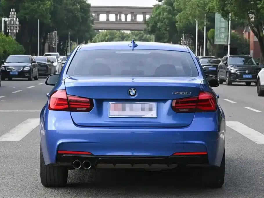 2018 BMW 3 Series 330Li M Sport Shadow Edition — миниатюра 12