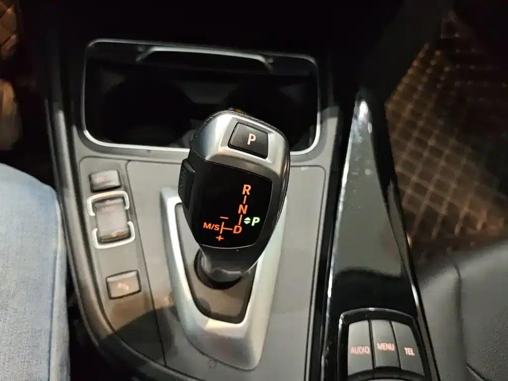 2017 BMW 3 Series 320Li Fashion Edition — миниатюра 10
