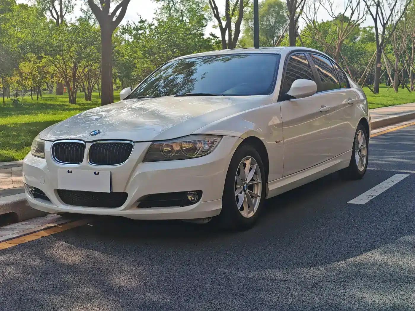 BMW 3 Series (Imported) 2012 318i Leading Edition — миниатюра 1