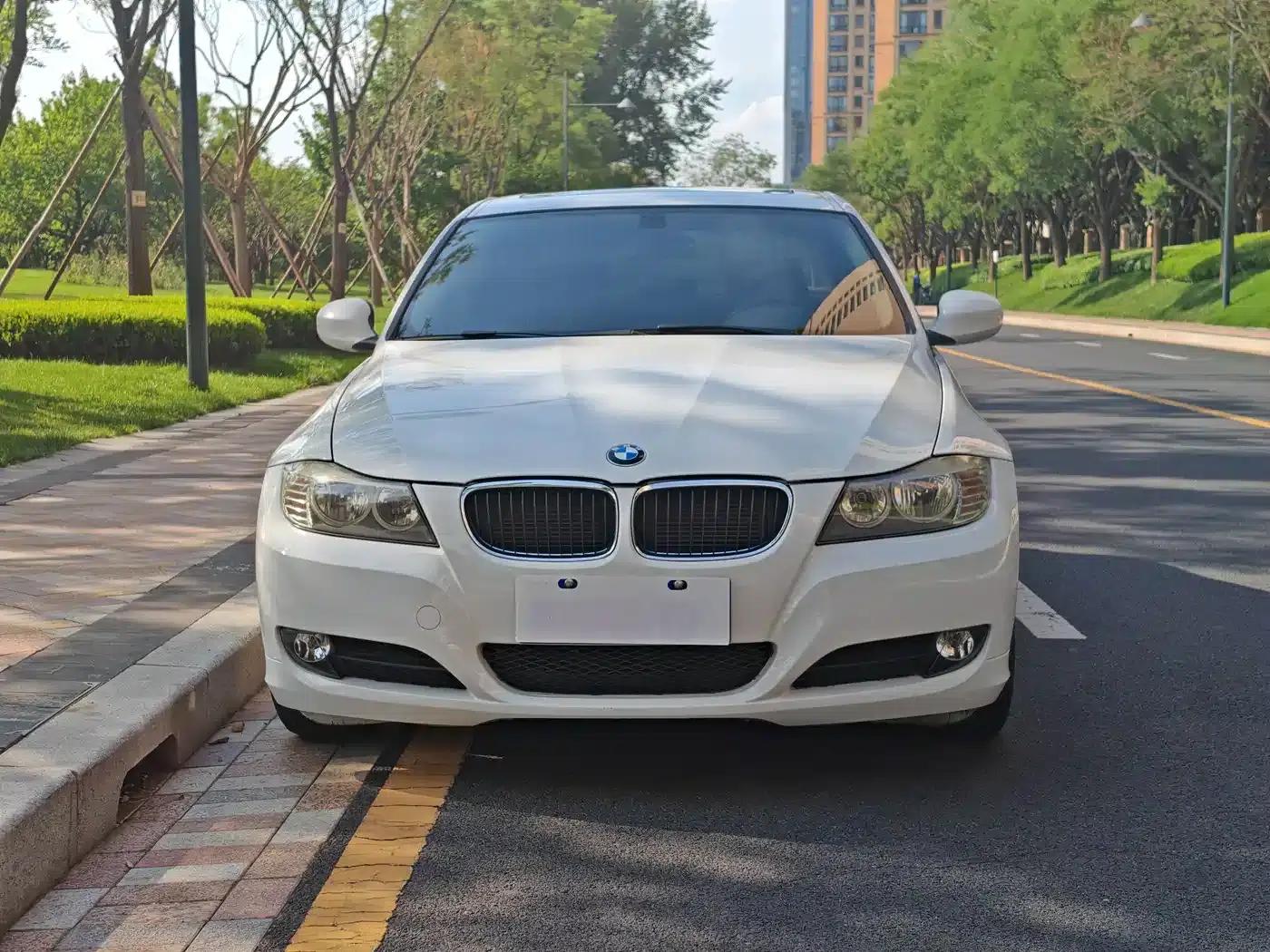 BMW 3 Series (Imported) 2012 318i Leading Edition — миниатюра 2