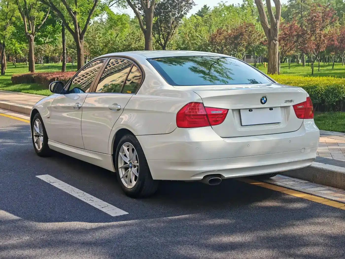 BMW 3 Series (Imported) 2012 318i Leading Edition — миниатюра 11
