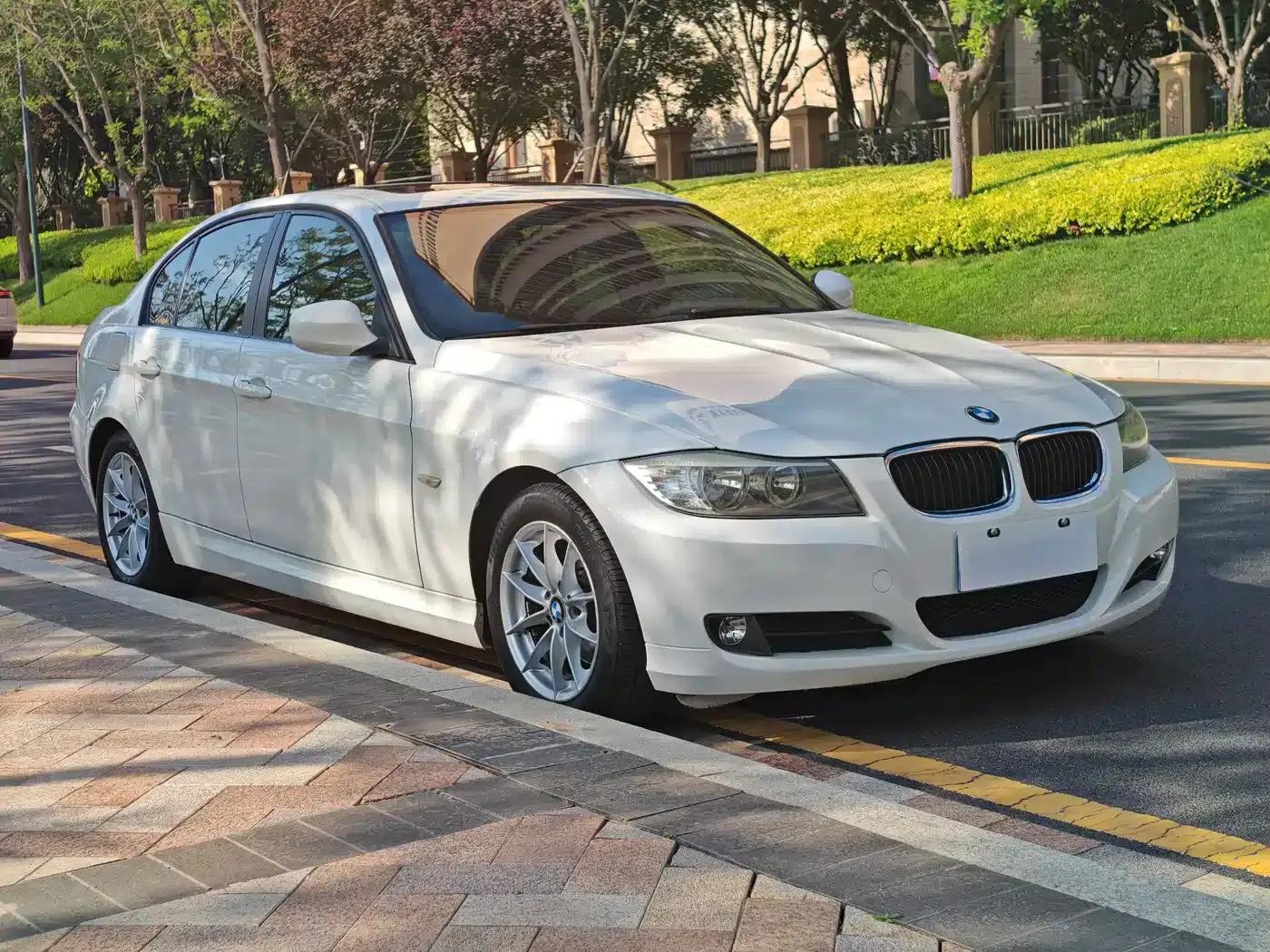 BMW 3 Series (Imported) 2012 318i Leading Edition — миниатюра 3