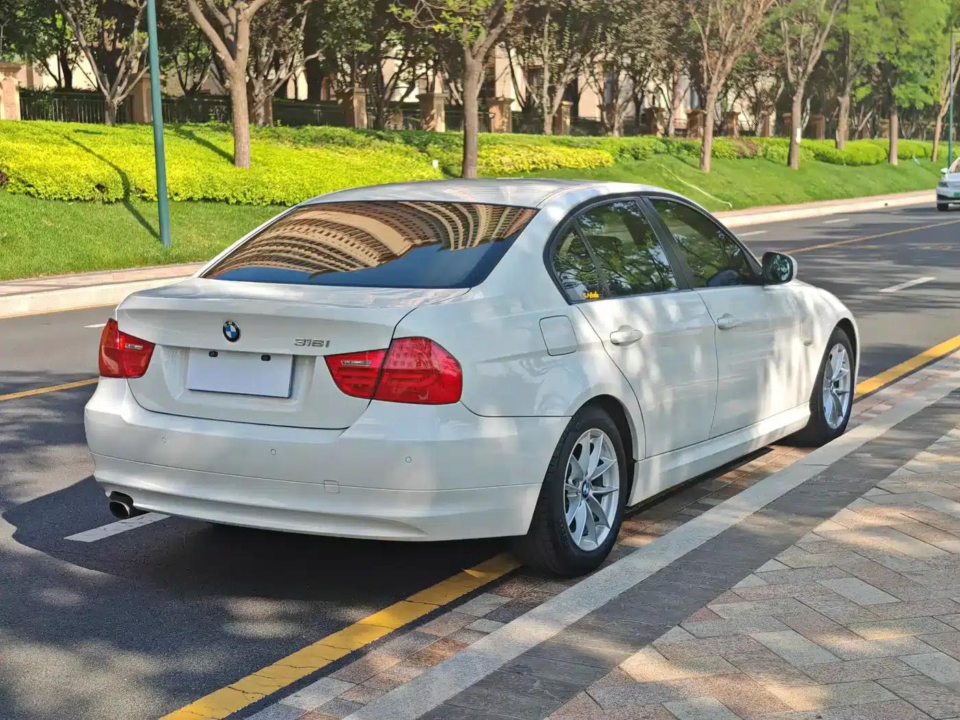 BMW 3 Series (Imported) 2012 318i Leading Edition — миниатюра 9