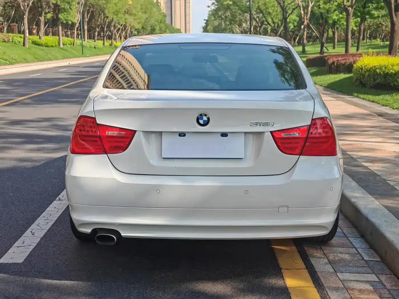BMW 3 Series (Imported) 2012 318i Leading Edition — миниатюра 10