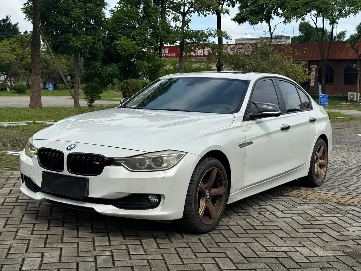 BMW 3 Series (Imported) 2013 Facelift 320i Sport Design Package — миниатюра 1