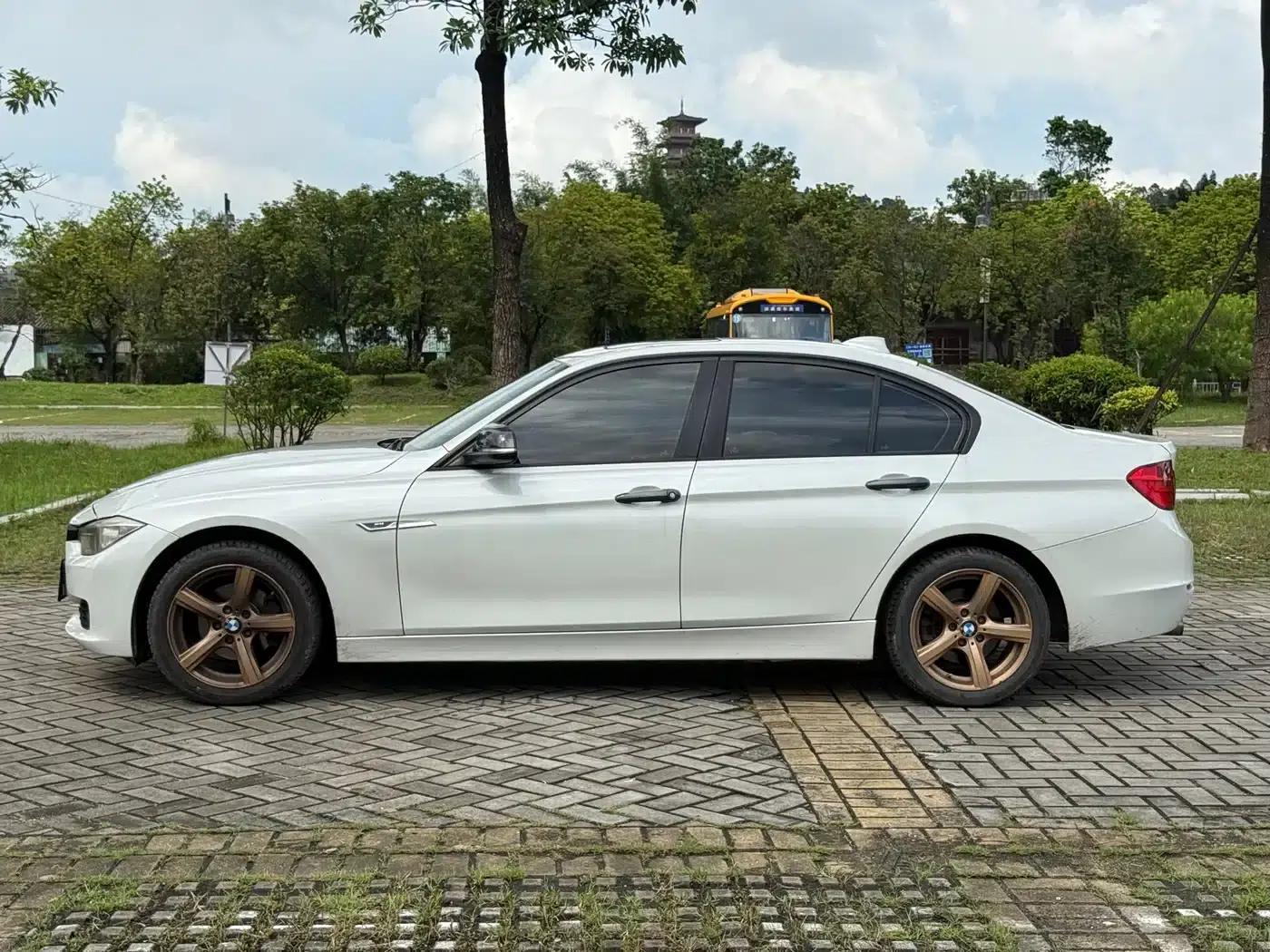 BMW 3 Series (Imported) 2013 Facelift 320i Sport Design Package — миниатюра 4
