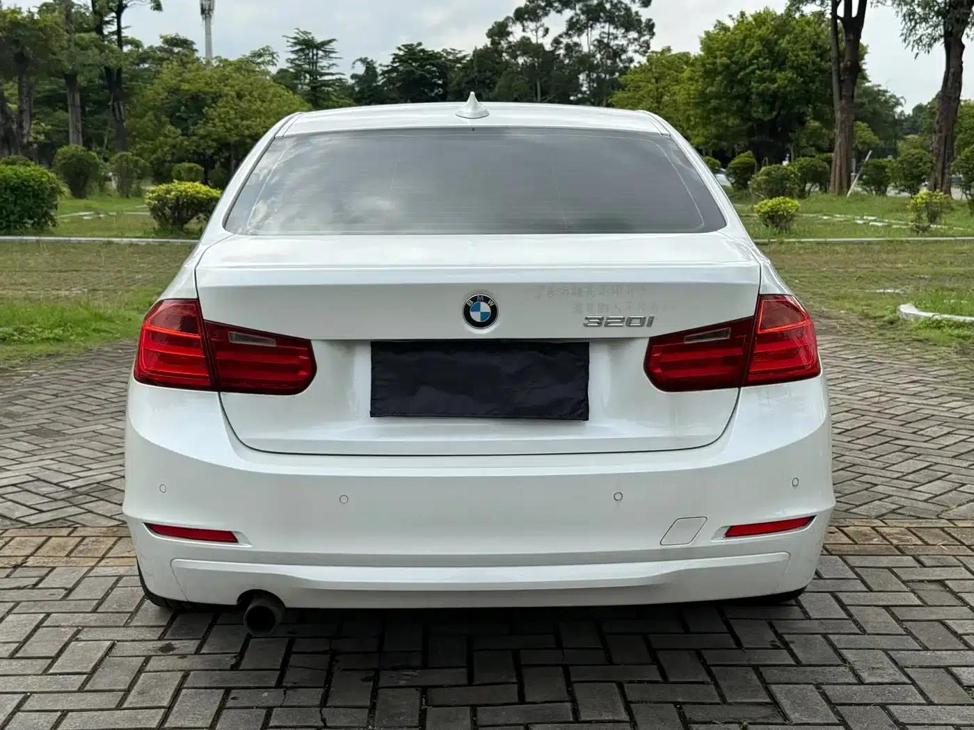 BMW 3 Series (Imported) 2013 Facelift 320i Sport Design Package — миниатюра 5