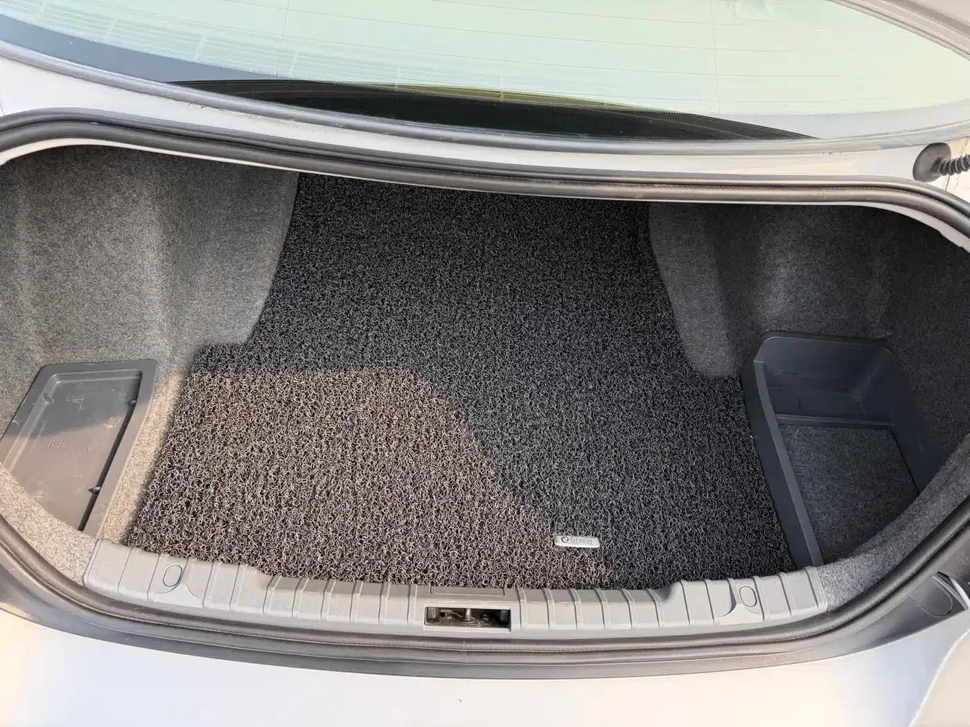 2010 BMW 3 Series Imported Model 320i Luxury — миниатюра 12