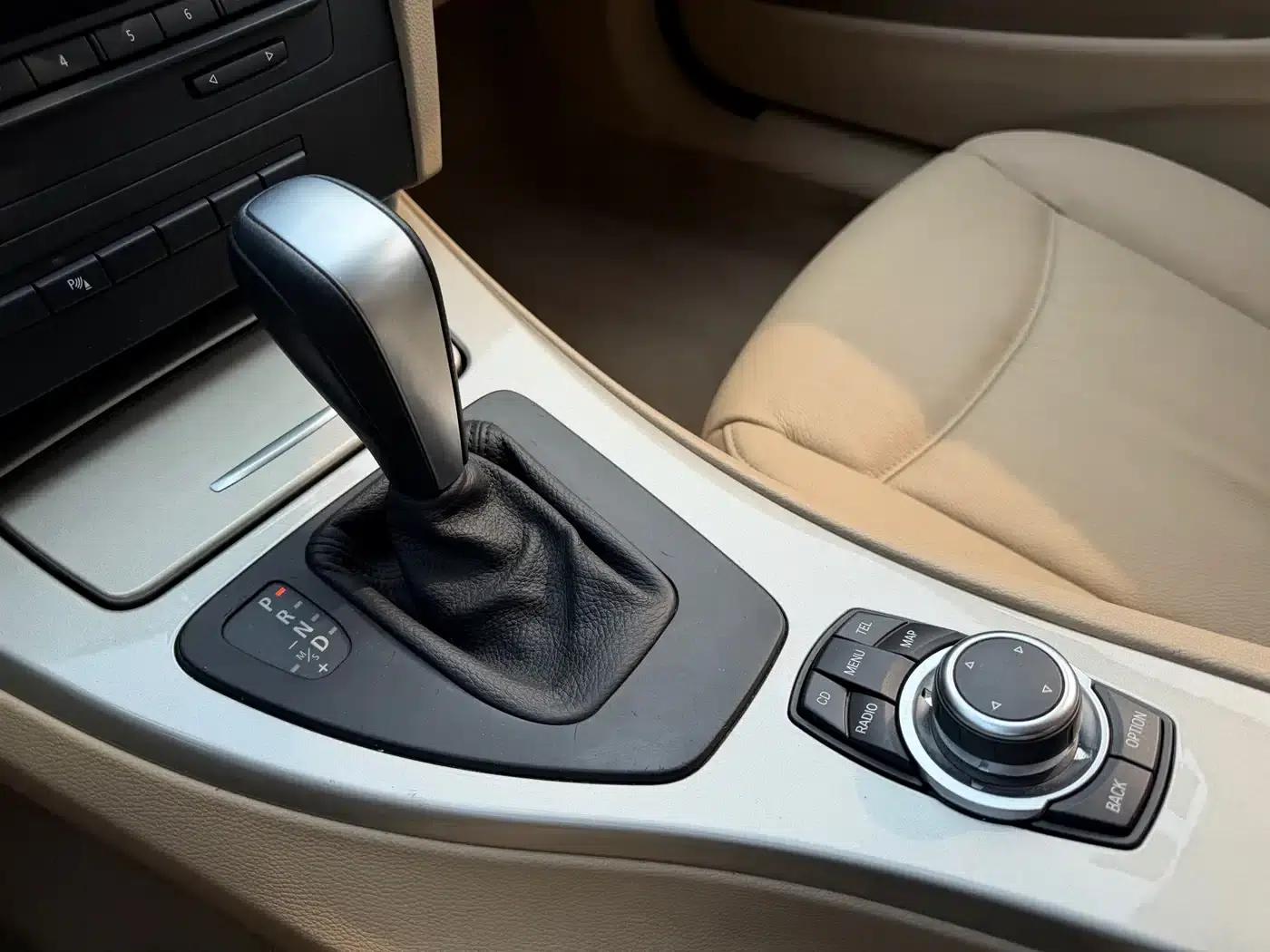 2010 BMW 3 Series Imported Model 320i Luxury — миниатюра 9