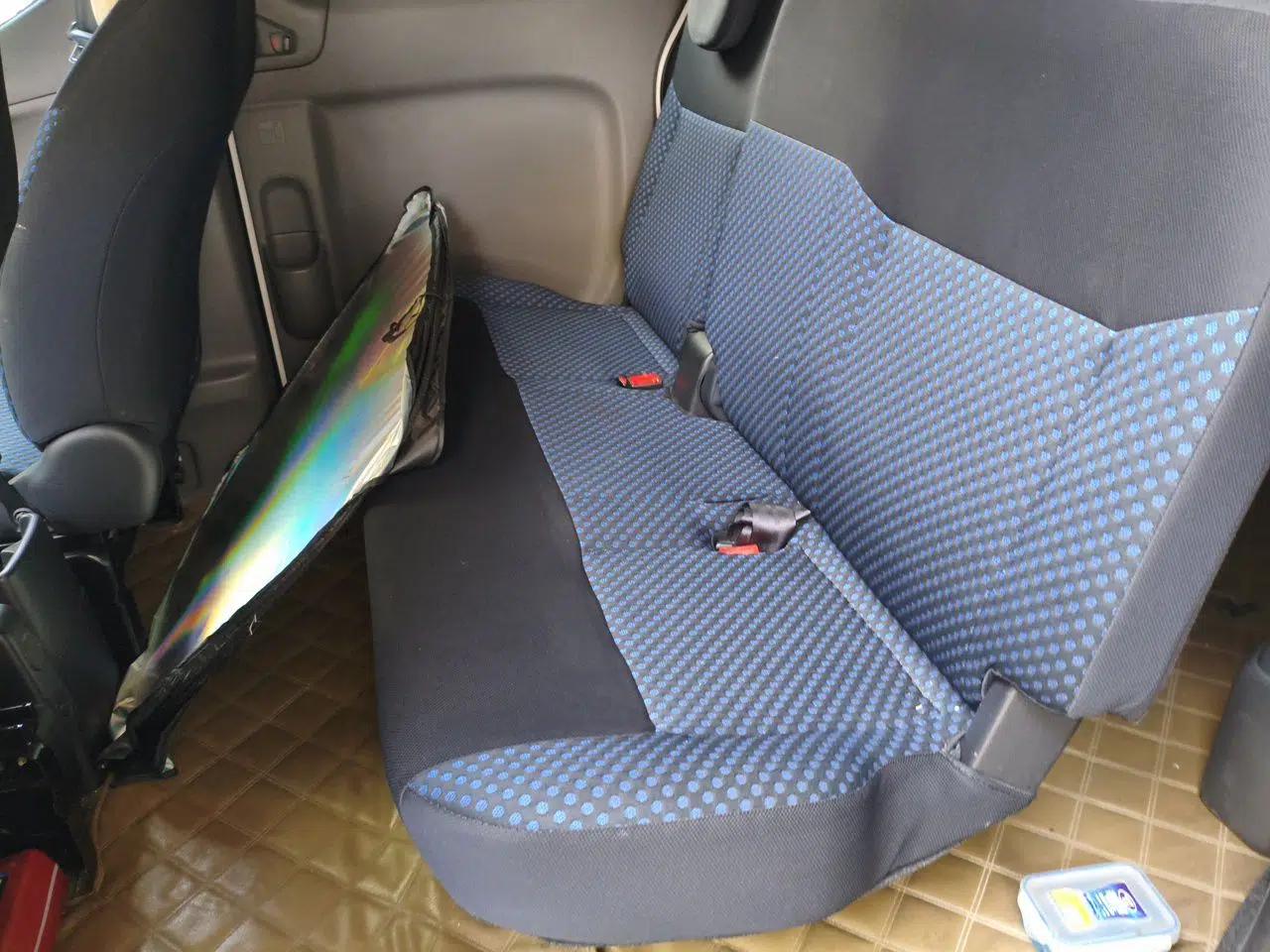 Nissan NV200 2012 1.6L 232 Seats Zunya Trim — миниатюра 17