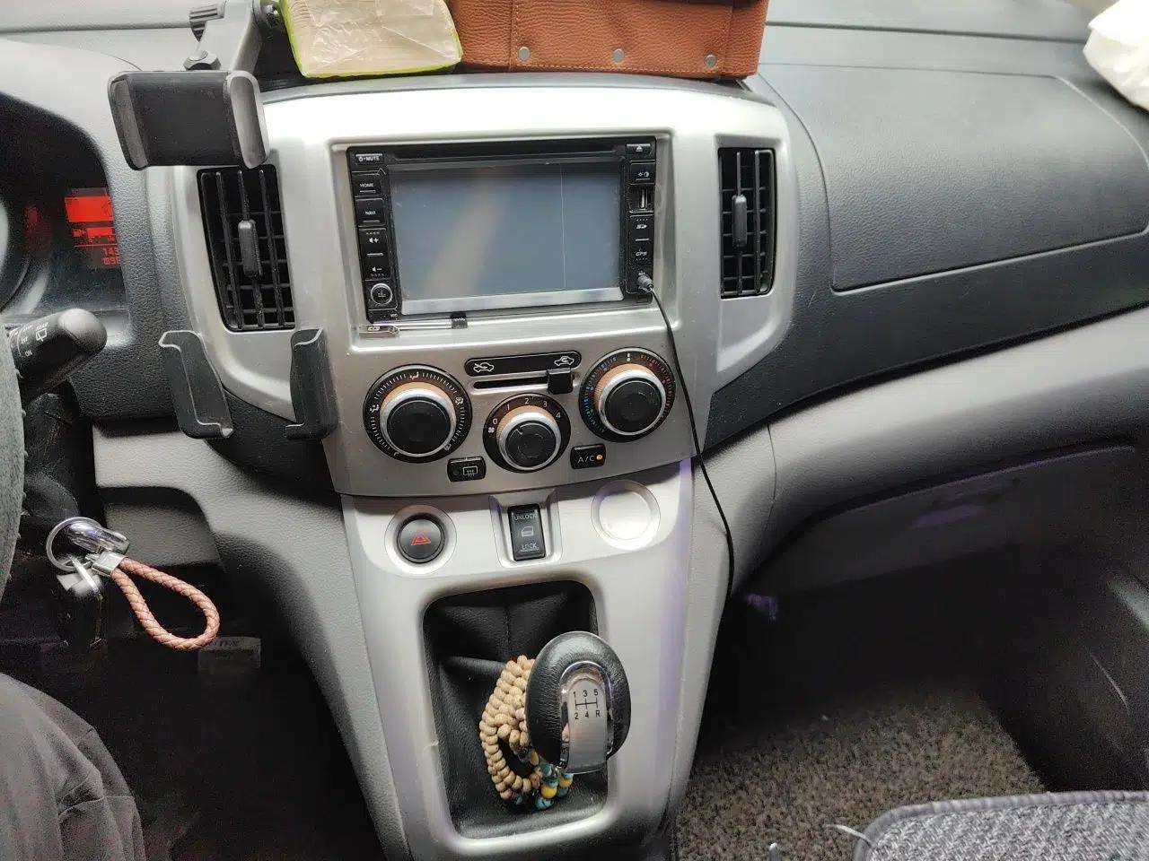 Nissan NV200 2013 1.6L Luxury Model China IV Standard — миниатюра 13