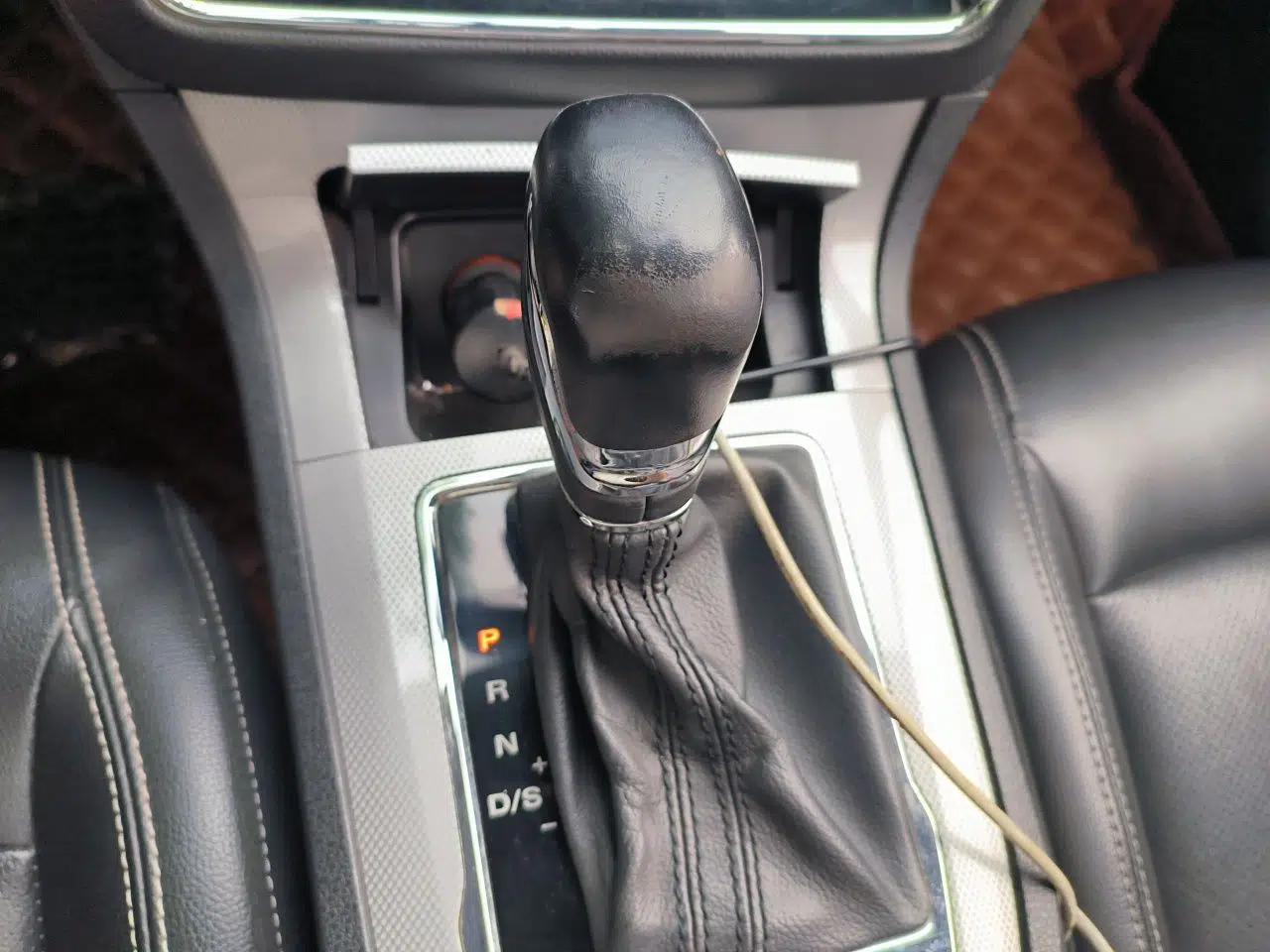 Roewe RX5 2016 20T Two-Wheel Drive Automatic Internet Smart Edition — миниатюра 14