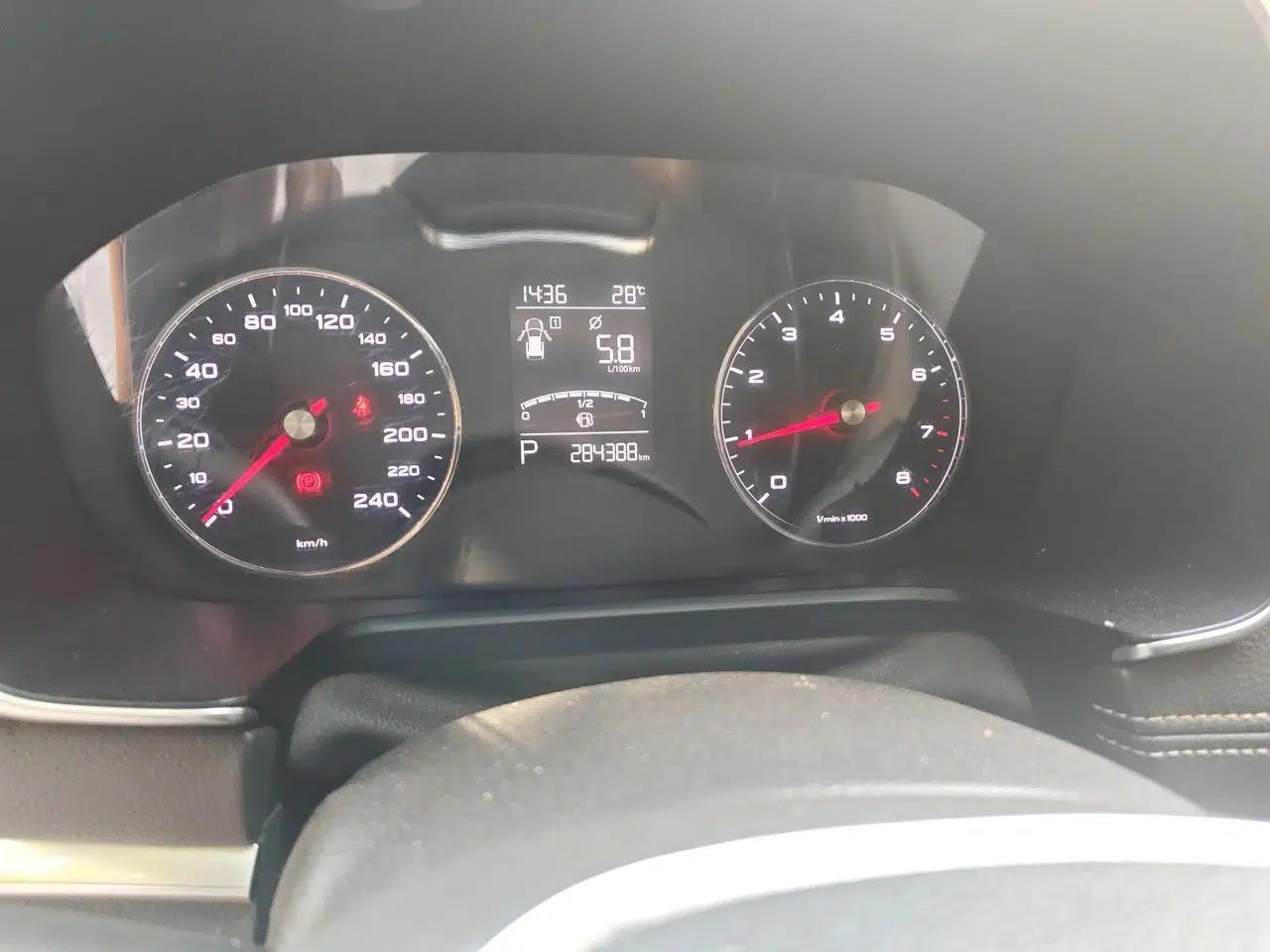 Roewe RX5 2016 20T Two-Wheel Drive Automatic Internet Smart Edition — миниатюра 12