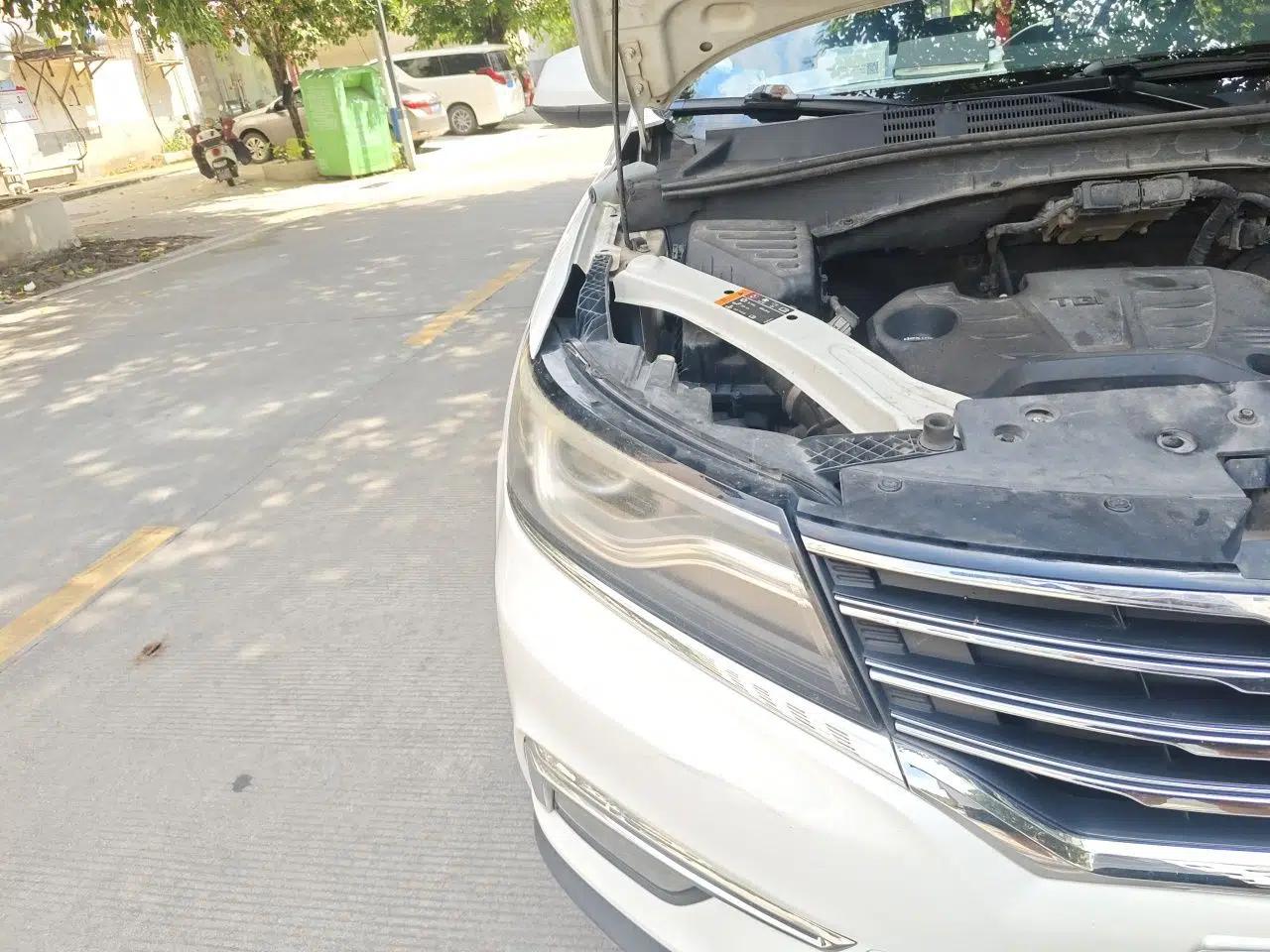 Roewe RX5 2016 20T Two-Wheel Drive Automatic Internet Smart Edition — миниатюра 7