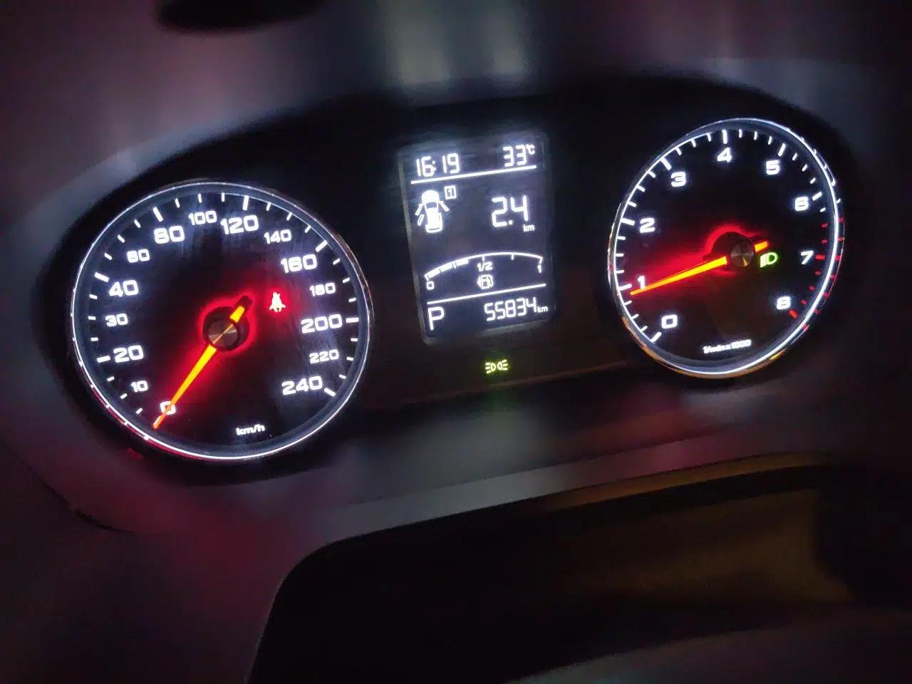Roewe RX5 2016 20T Two-Wheel Drive Automatic Internet Smart Edition — миниатюра 11
