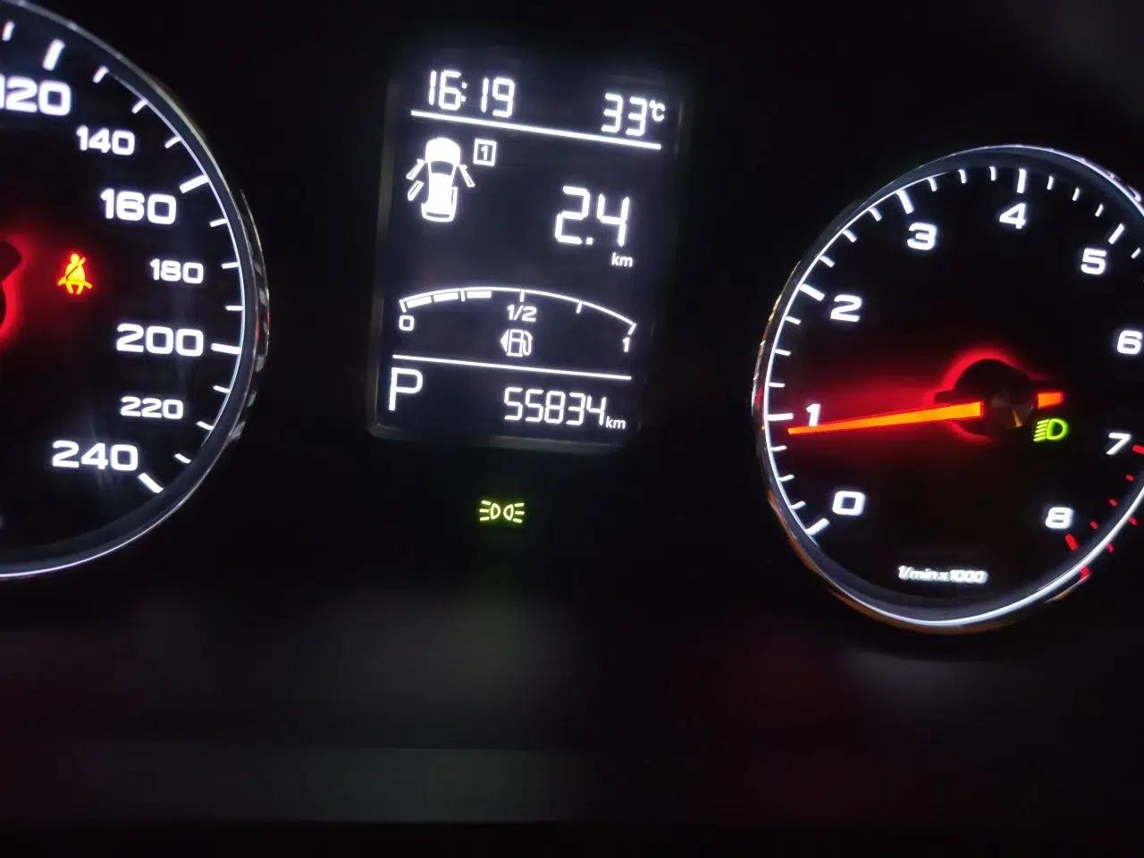 Roewe RX5 2016 20T Two-Wheel Drive Automatic Internet Smart Edition — миниатюра 12