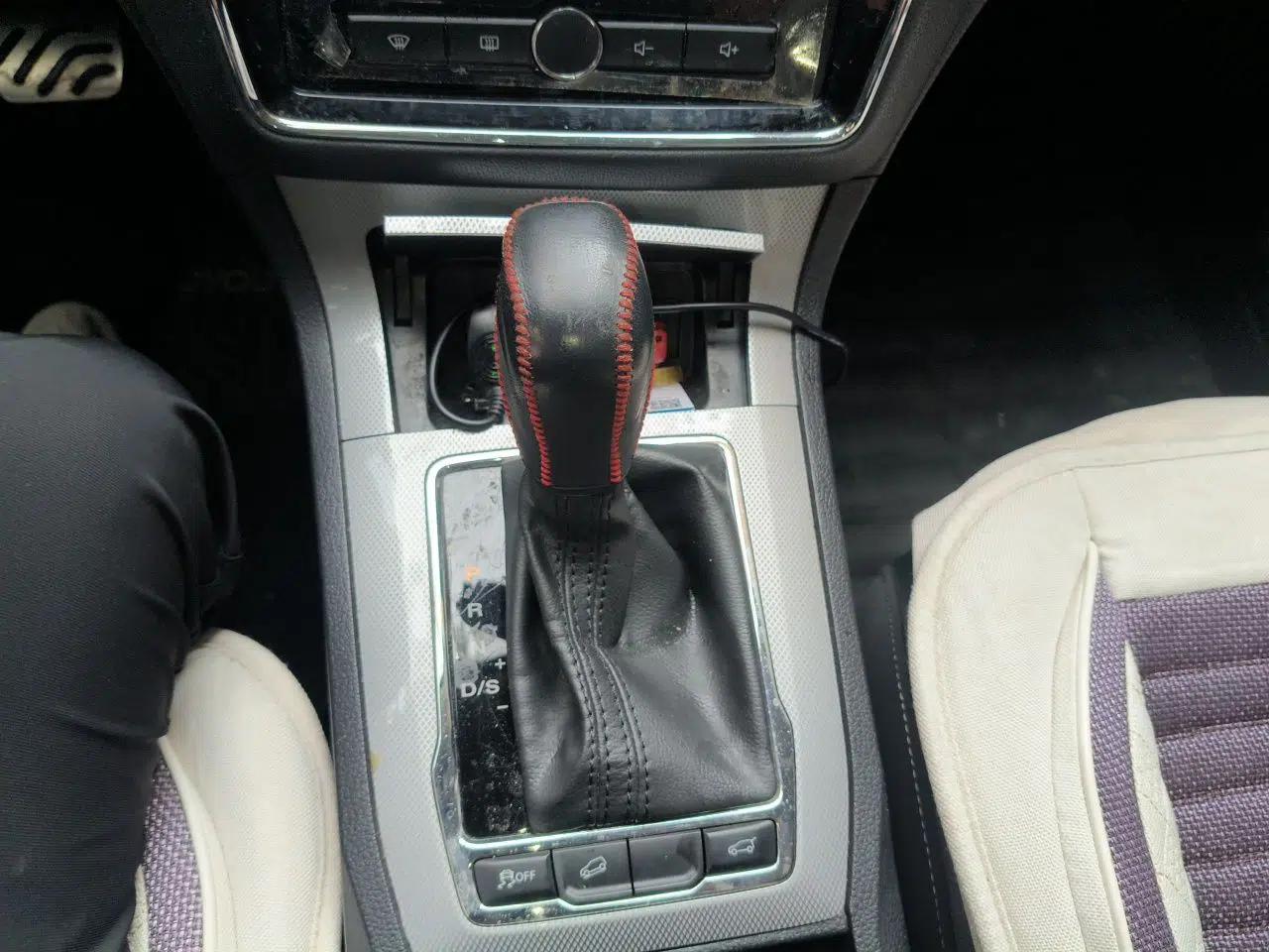 Roewe RX5 2018 20T Two-Wheel Drive Automatic Internet Smart Edition — миниатюра 14