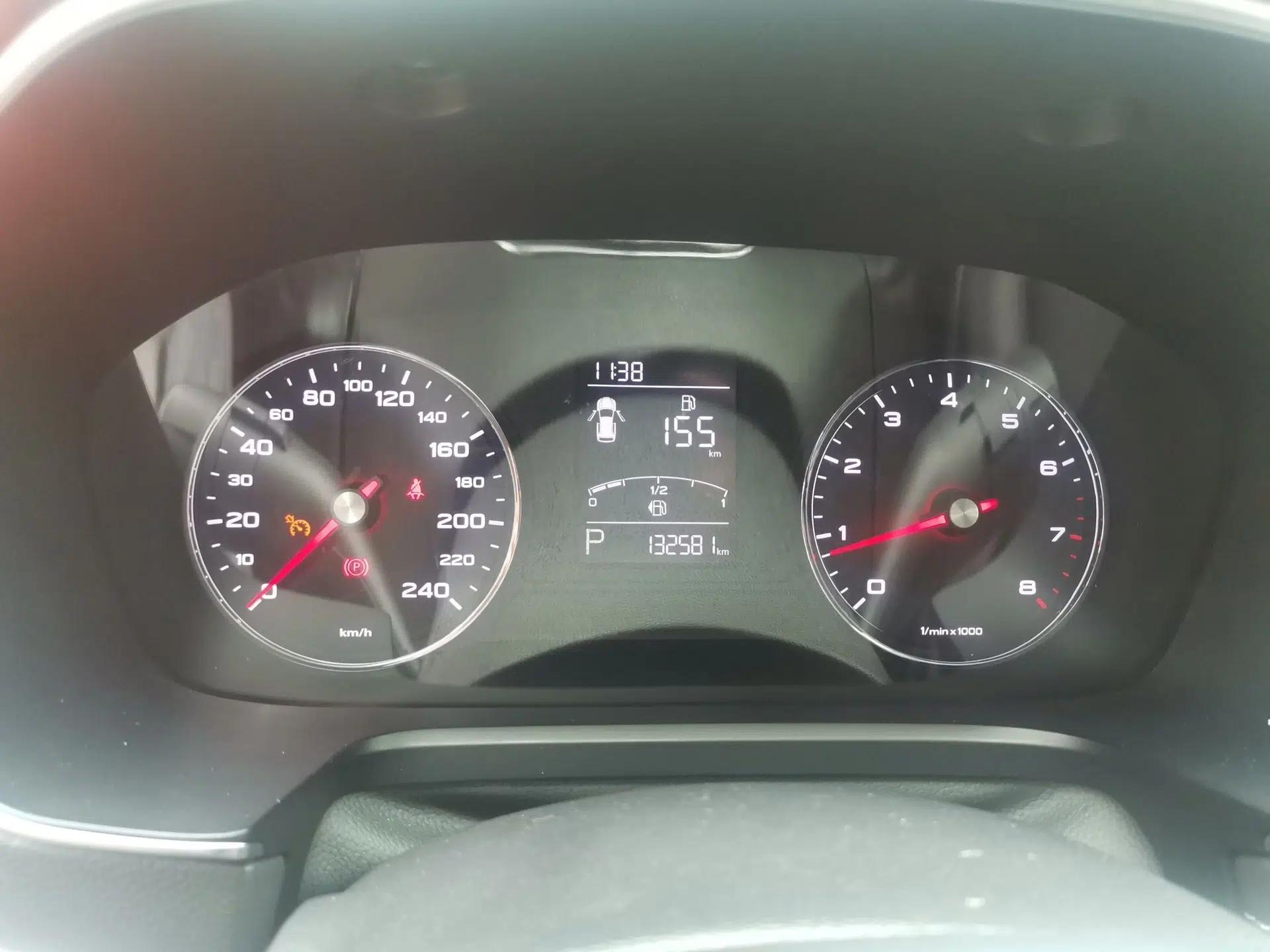 Roewe RX5 2020 20T Automatic 4G Connect Superior Flagship Edition — миниатюра 11