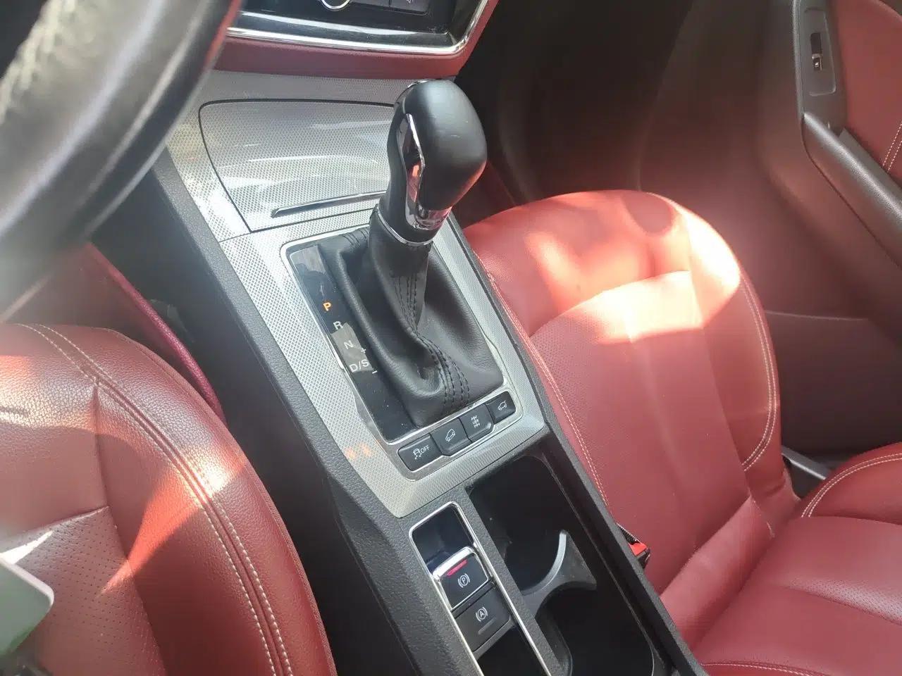 Roewe RX5 2016 30T Four-Wheel Drive Automatic Internet Smart Luxury Edition — миниатюра 14