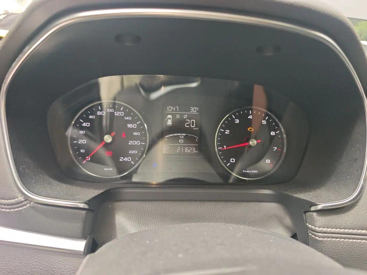 Roewe RX5 2016 20T Two-Wheel Drive Automatic Internet Smart Edition — миниатюра 11