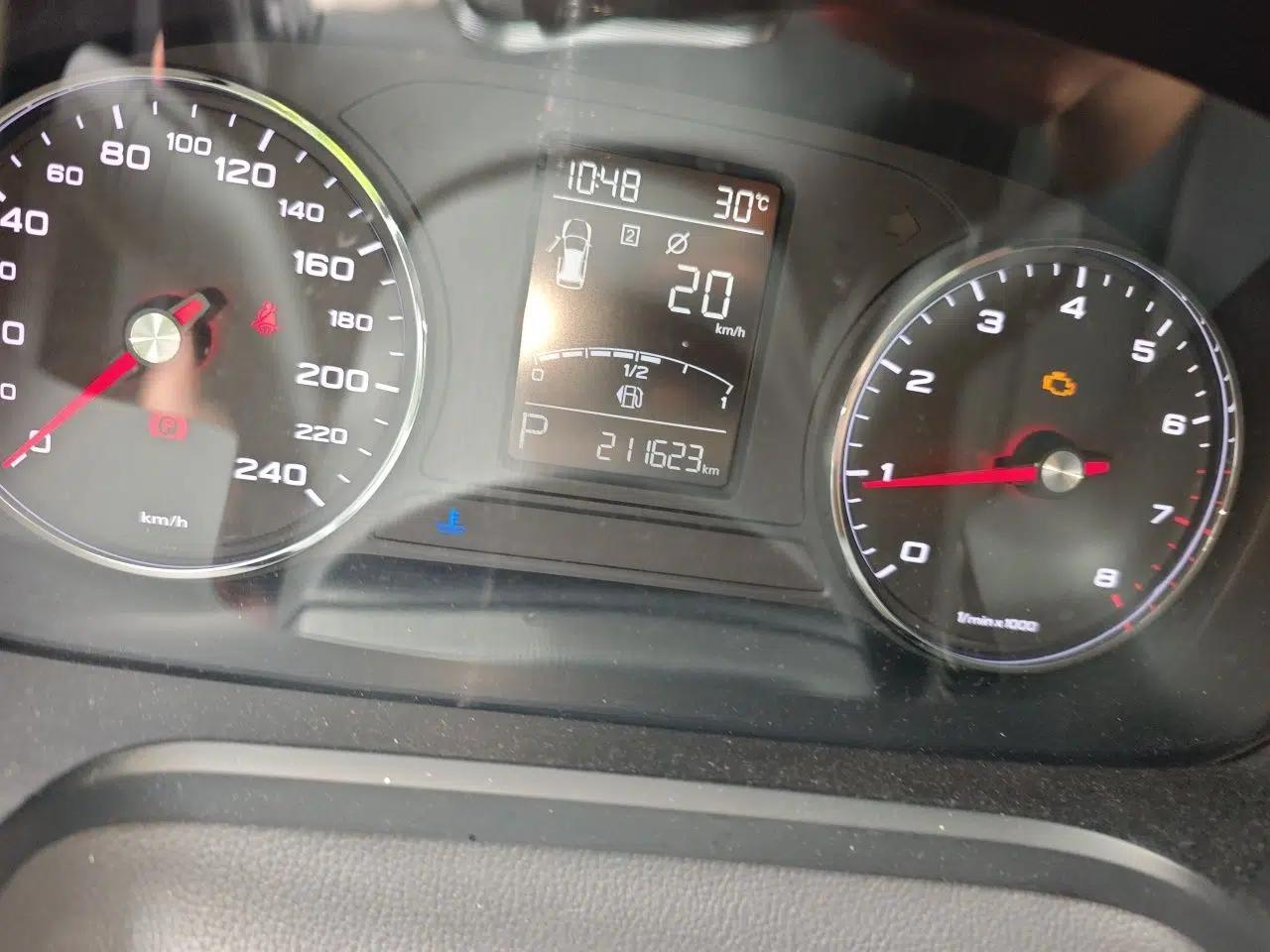 Roewe RX5 2016 20T Two-Wheel Drive Automatic Internet Smart Edition — миниатюра 12