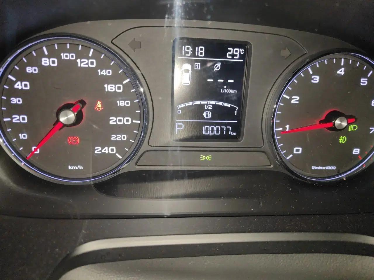 Roewe RX5 2018 20T Two-Wheel Drive Automatic Internet Smart Edition — миниатюра 12
