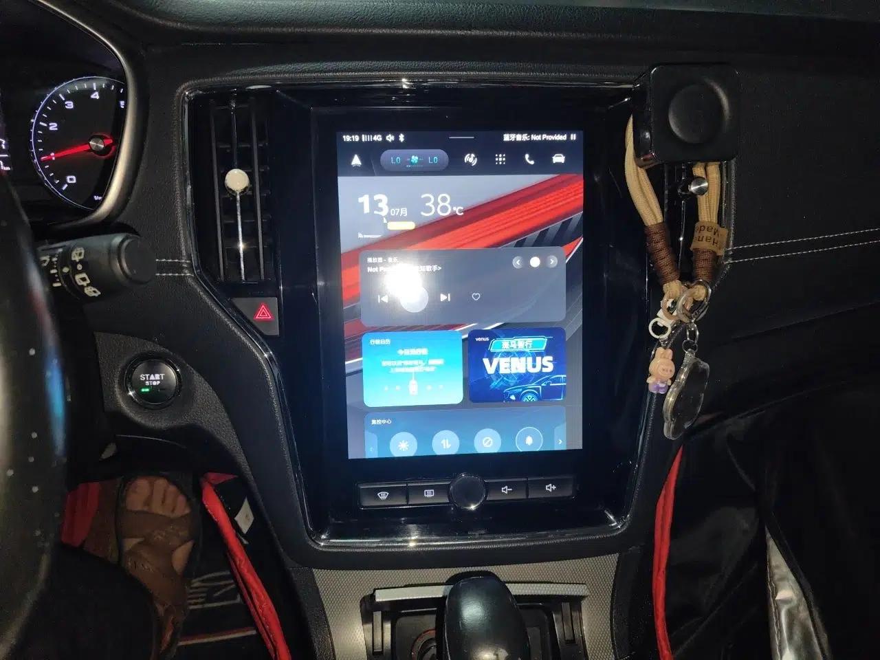 Roewe RX5 2018 20T Two-Wheel Drive Automatic Internet Smart Edition — миниатюра 13