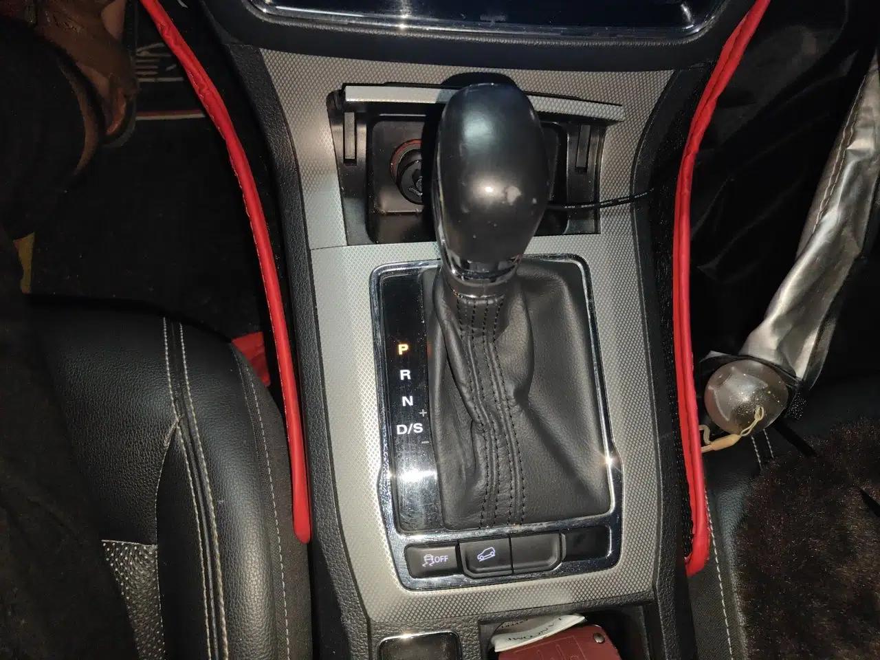 Roewe RX5 2018 20T Two-Wheel Drive Automatic Internet Smart Edition — миниатюра 14