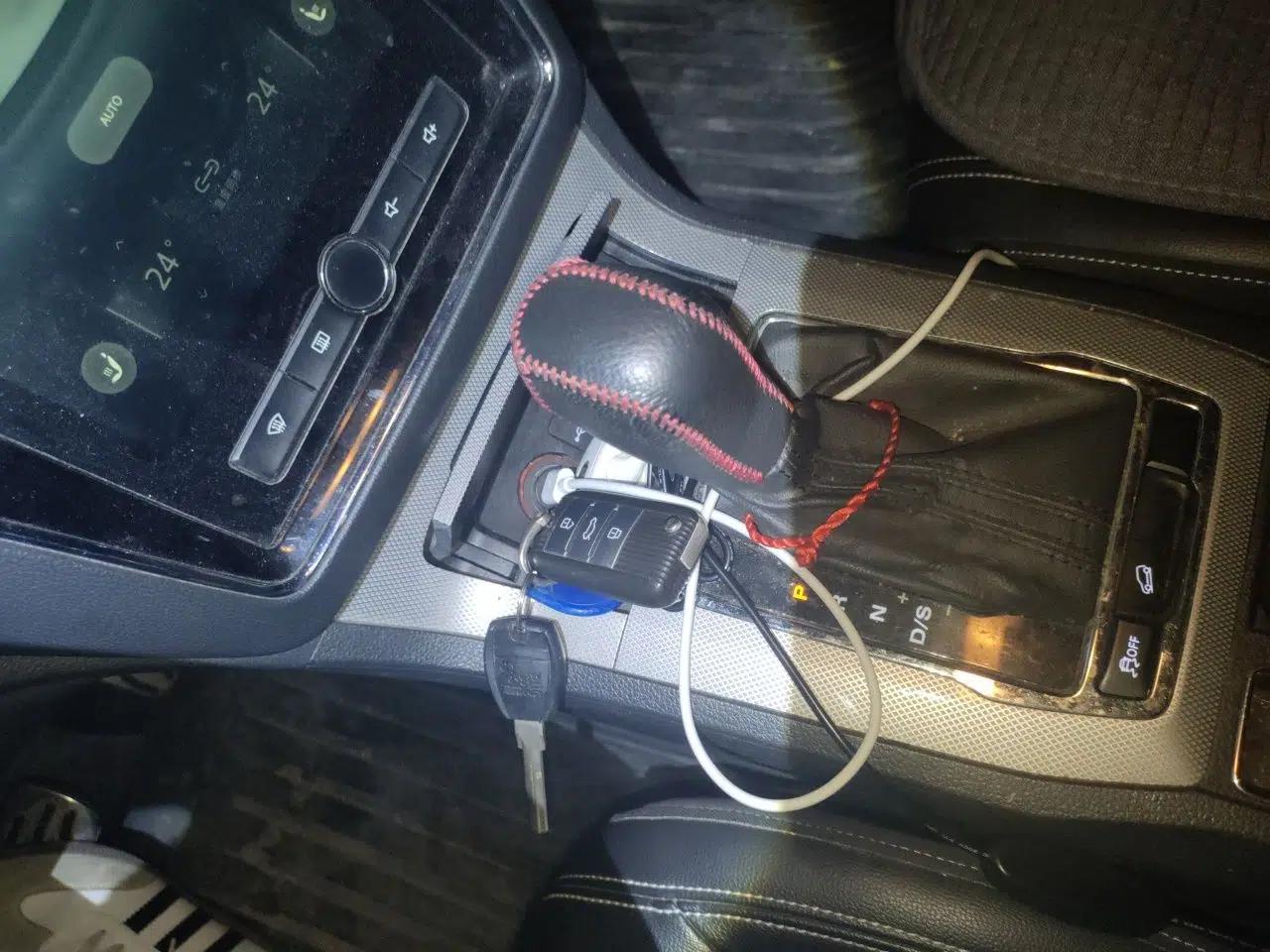 Roewe RX5 2016 20T Two-Wheel Drive Automatic Internet Smart Edition — миниатюра 14