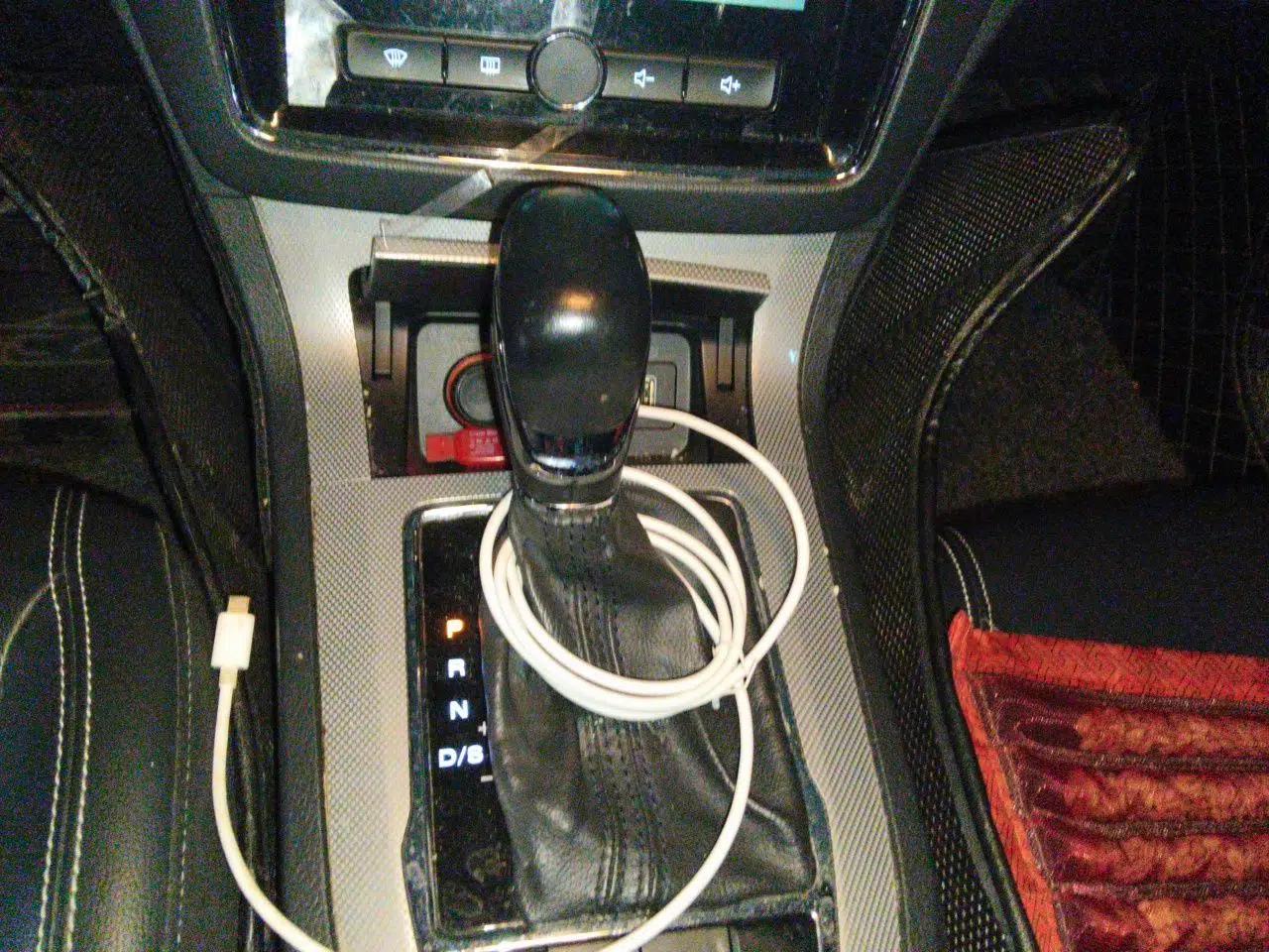 Roewe RX5 2016 20T Two-Wheel Drive Automatic Internet Smart Edition — миниатюра 11