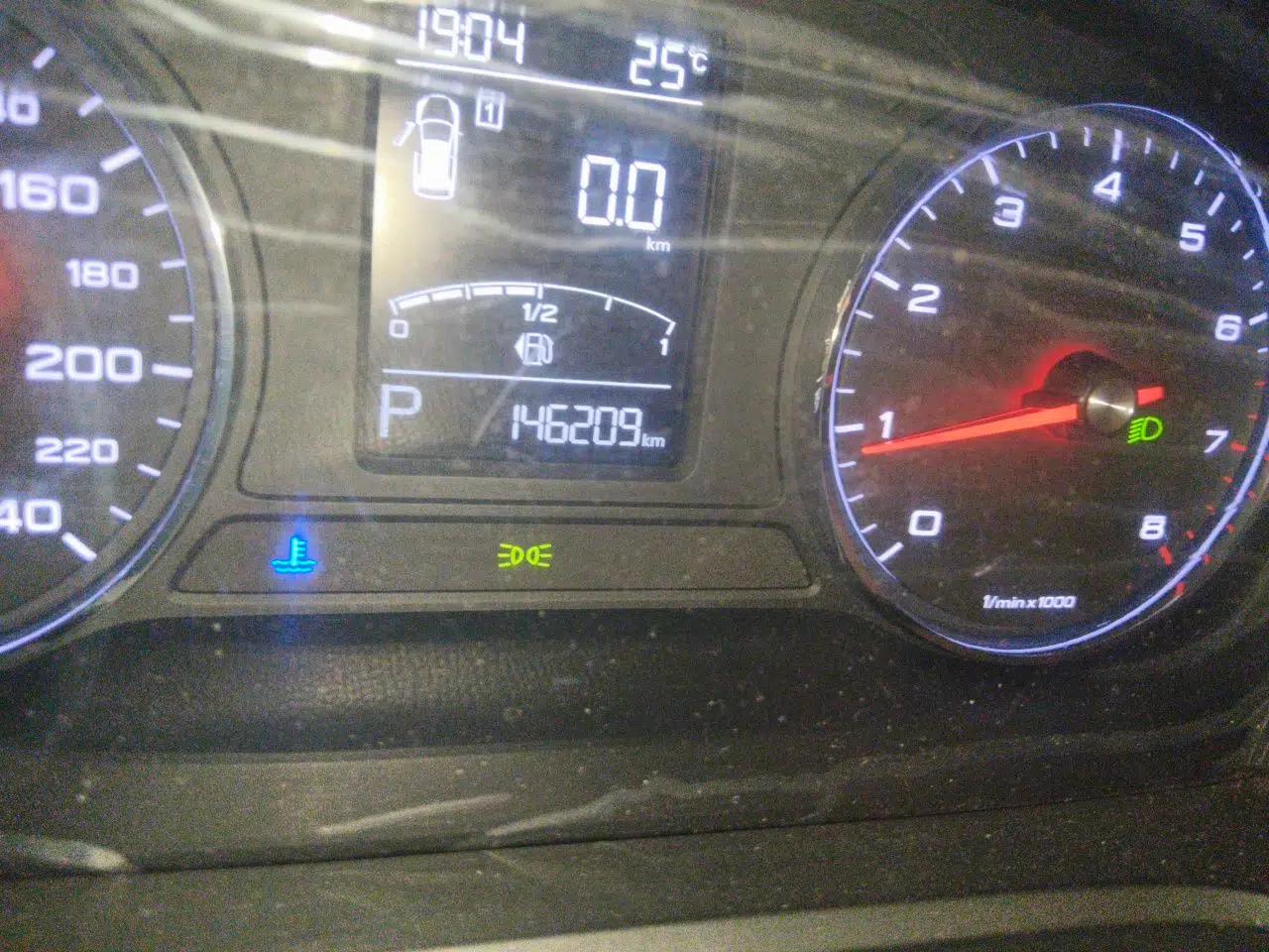 Roewe RX5 2016 20T Two-Wheel Drive Automatic Internet Smart Edition — миниатюра 9